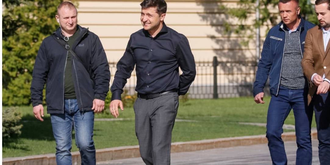 Александр Харебин отвечает в Зе команде за информационную и языковую политику, общеполитические вопросы (Фото: REUTERS / Valentyn Ogirenko)