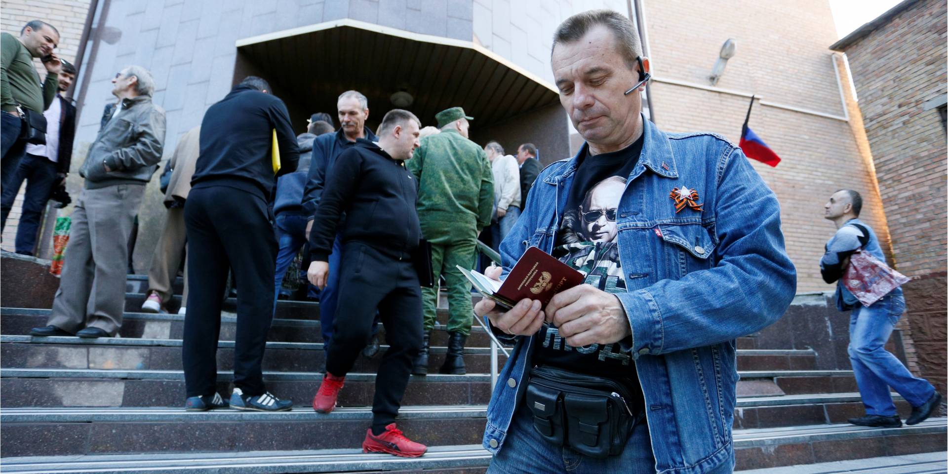Украина признает российские паспорта жителей ОРДЛО недействительными (Фото: REUTERS/Alexander Ermochenko)