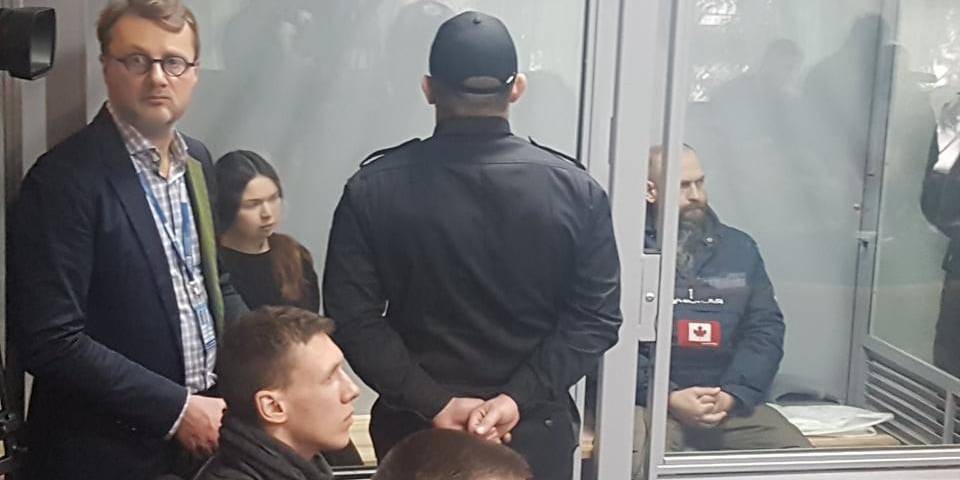 Адвокат Геннадія Дронова (праворуч) оскаржив рішення слідчого (Фото: 057.ua)