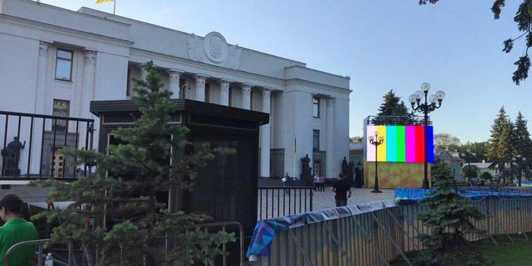 Репетиция проходит в правительственном квартале Киева (Фото: Громадське)