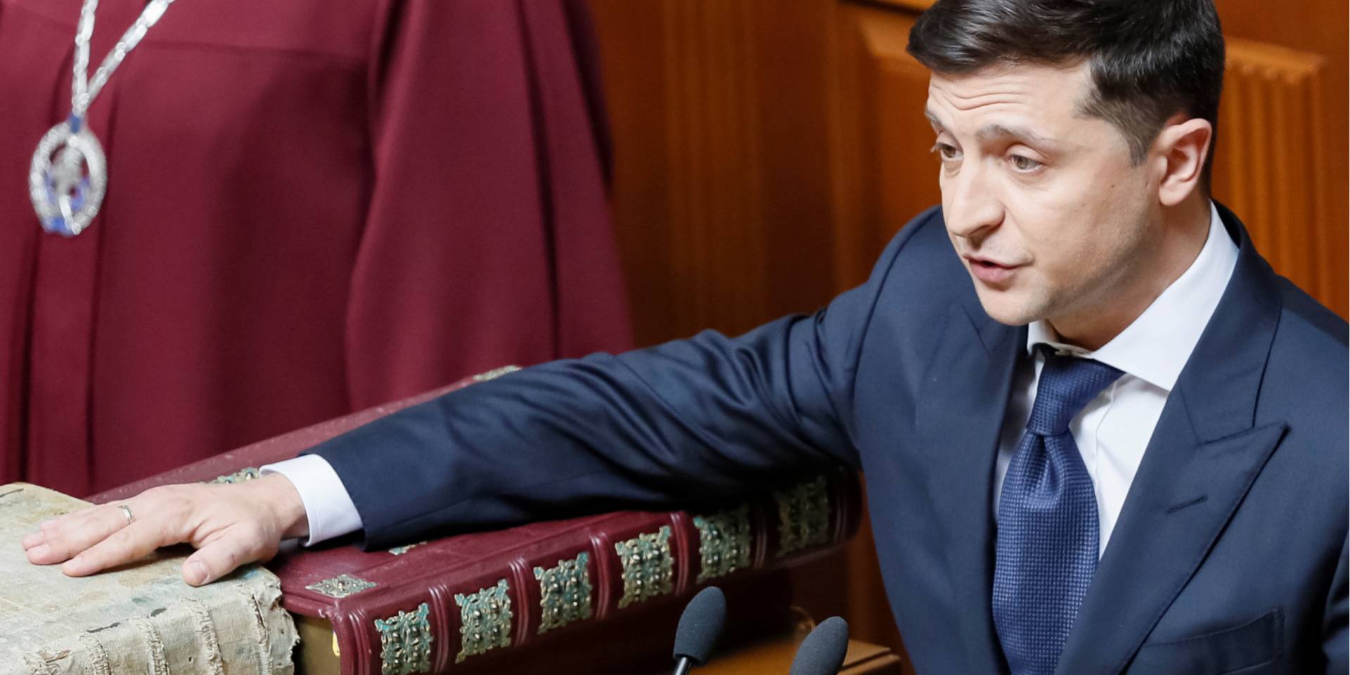Владимир Зеленский принимает присягу президента Украины (Фото: REUTERS / Valentyn Ogirenko)