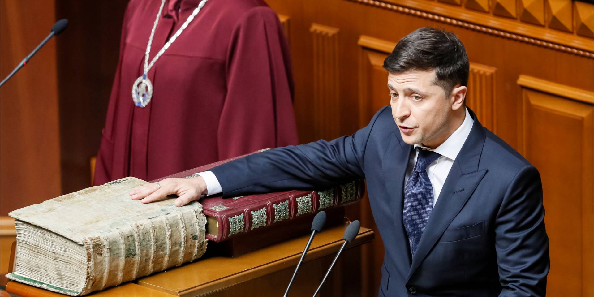 Зеленский опубликовал у себя в Facebook фото с церемонии инаугурации (Фото: REUTERS/Valentyn Ogirenko)