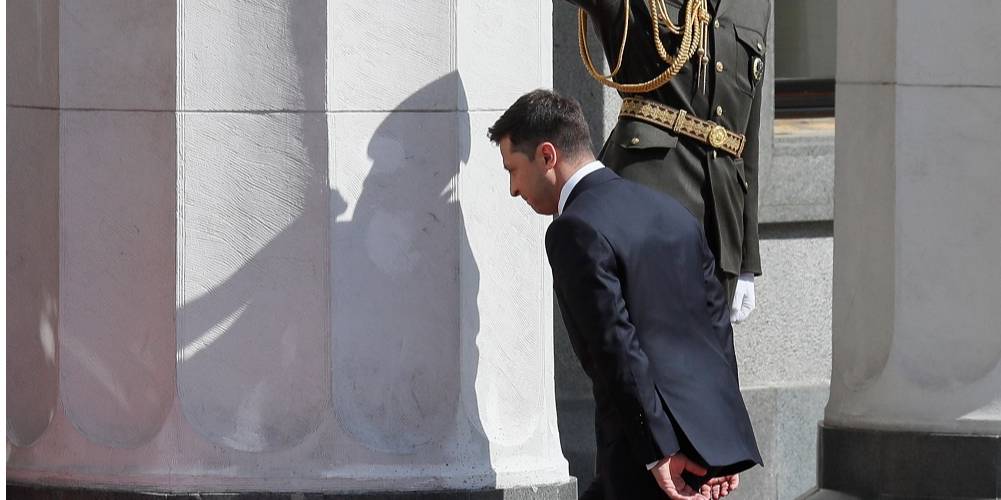 Зеленський вперше увійшов в АП в статусі президента (Фото: Gleb Garanich / Reuters)