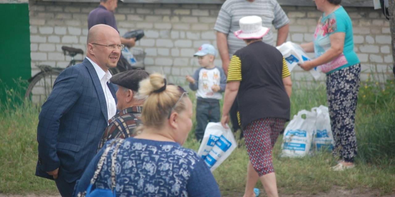 Сахар потенциальным избирателям раздавали в обмен на паспортные данные и номера телефонов (Фото: 1polosa.net)