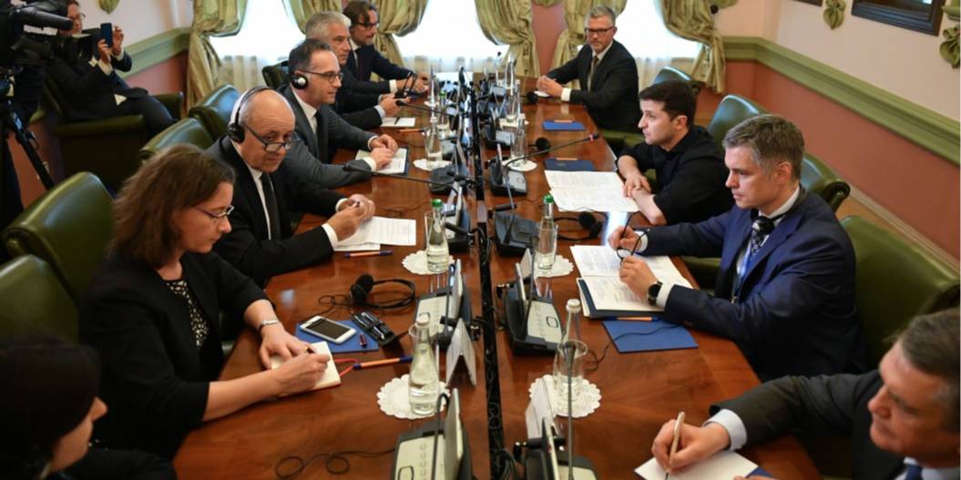 Зеленский заявил, что готов посетить Францию и Германию (Фото: Пресс-служба АП)