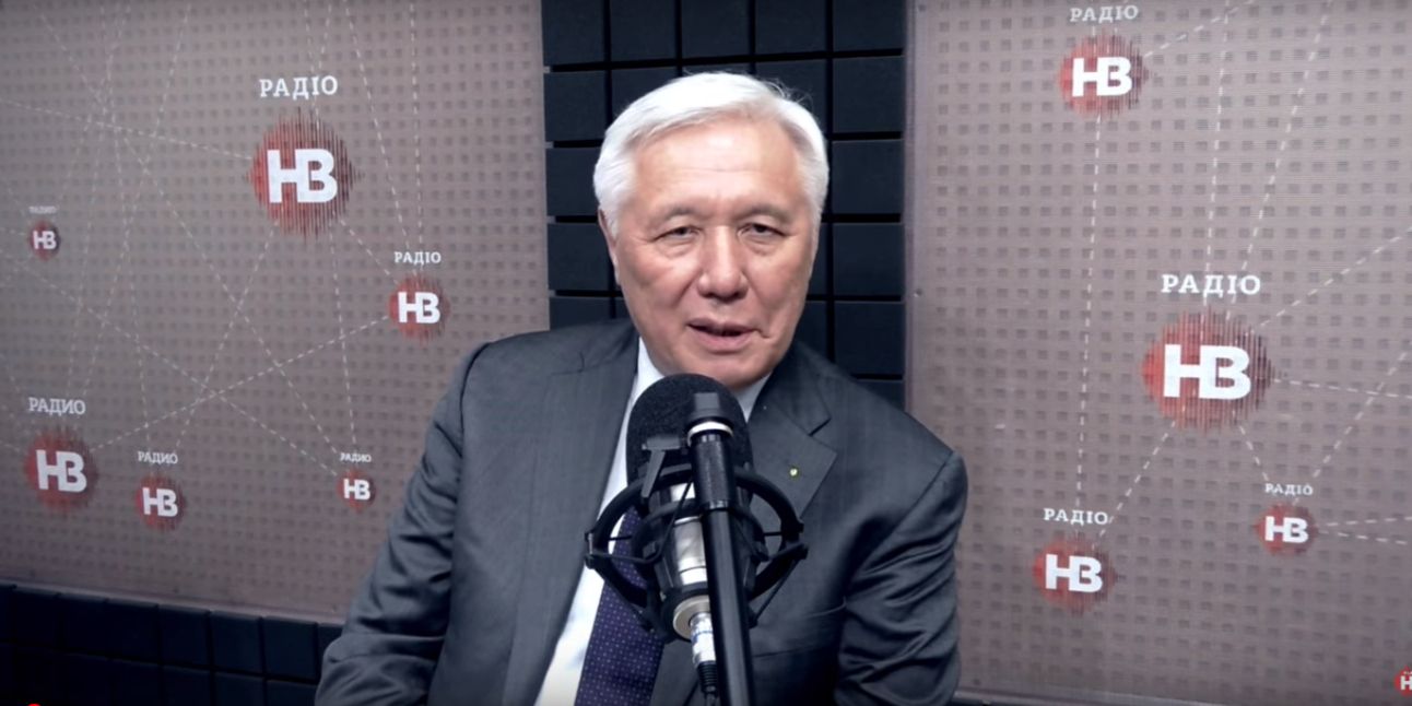На думку Єханурова, те, що Гройсман подав у відставку, могло допомогти йому трохи збільшити рейтинг (Фото: Кадр відео Радіо НВ via YouTube)