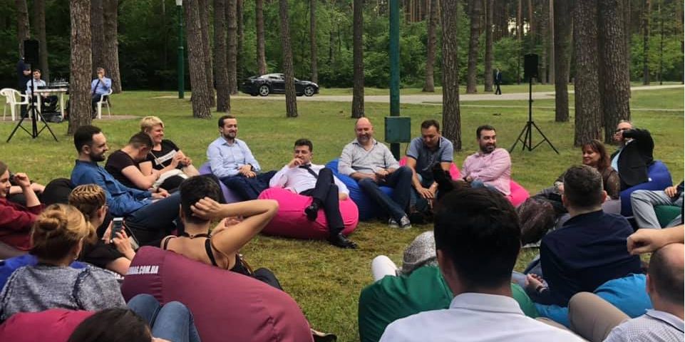Зустріч проводилася у форматі офф-рекордз (Фото: Соня Кошкіна / Facebook)
