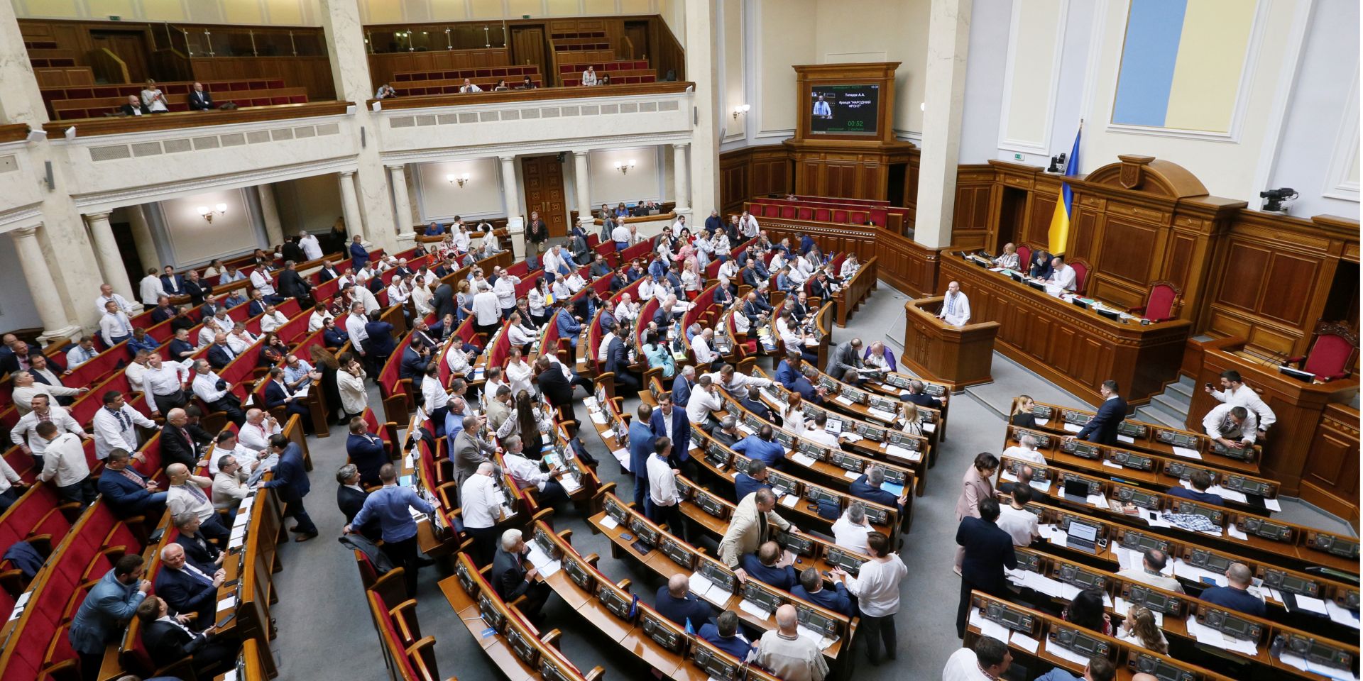 В Раду нового созыва могут пройти пять партий (Фото: REUTERS/Valentyn Ogirenko)