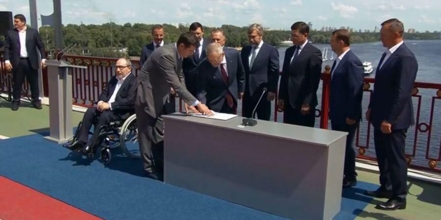 Загалом, Опоблок висунув 225 кандидатів у списку по загальнодержавному виборчому округу (Фото: Александр Вилкул/Facebook)