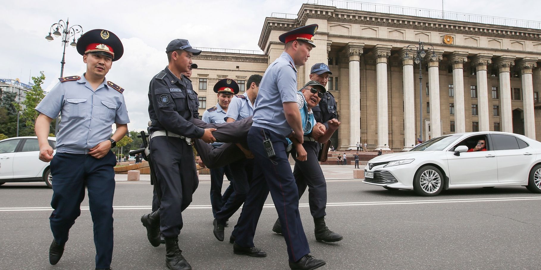 У Казахстані масово затримували мітингувальників (Фото: REUTERS / Pavel Mikheyev)