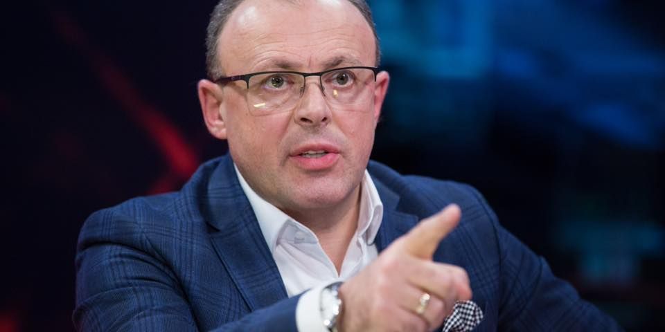 Співак працює ведучим на каналі NewsOne (Фото: Дмитро Співак / Facebook)