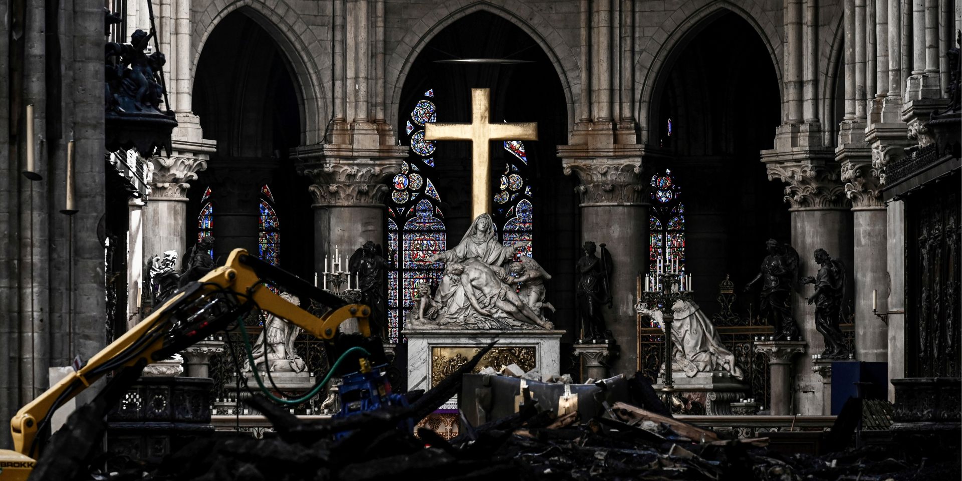 15 квітня у соборі Нотр-Дам у Парижі спалахнула пожежа (Фото: Philippe Lopez/Pool via REUTERS)