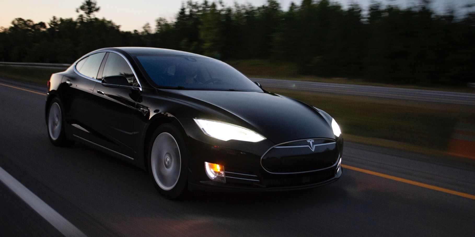 Tesla — один з найвідоміших електромобілів (Фото: Jp Valery via Unsplash)