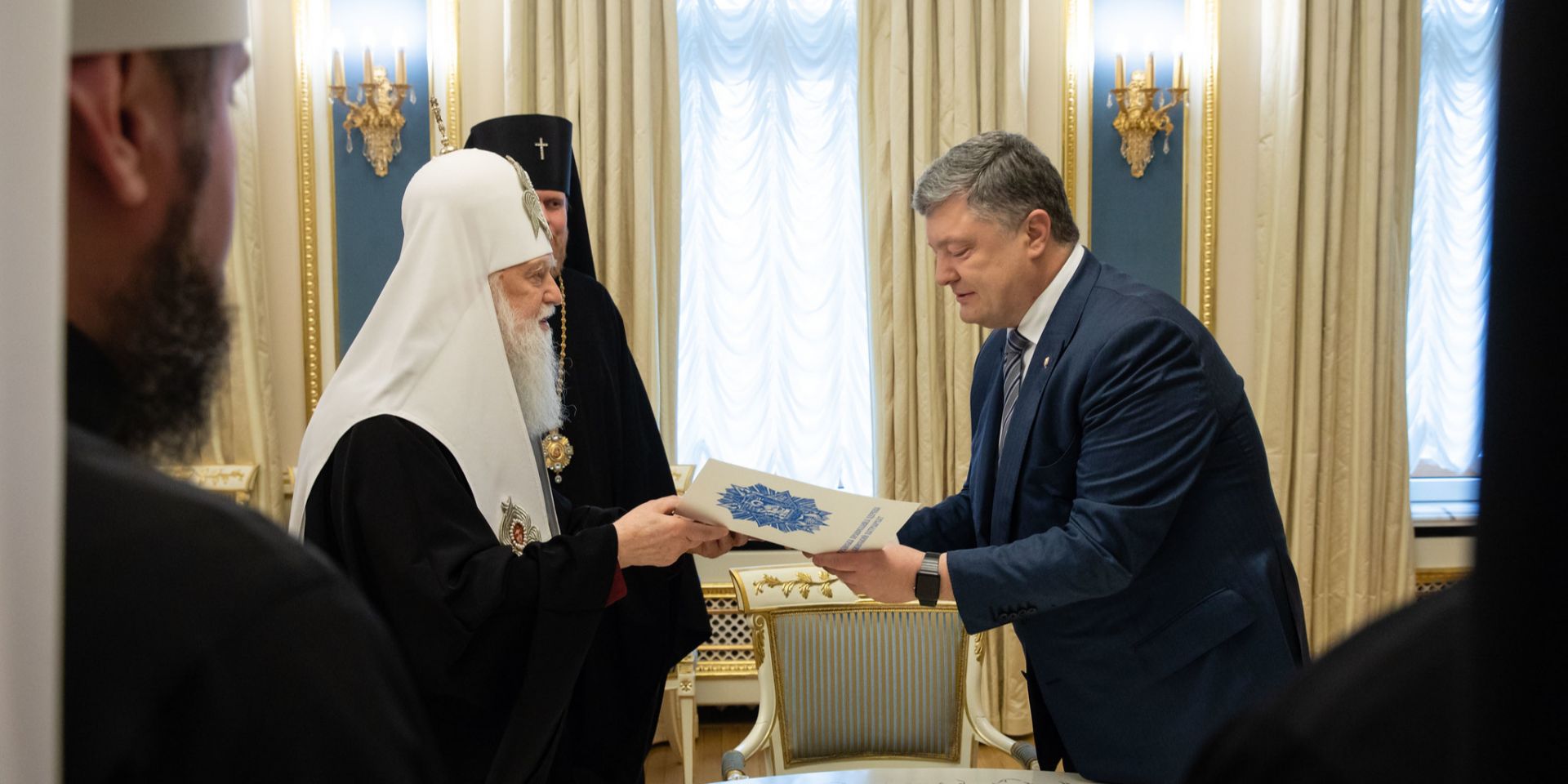 Почесний патріарх Філарет та Петро Порошенко (Фото: Петро Порошенко/Flickr)