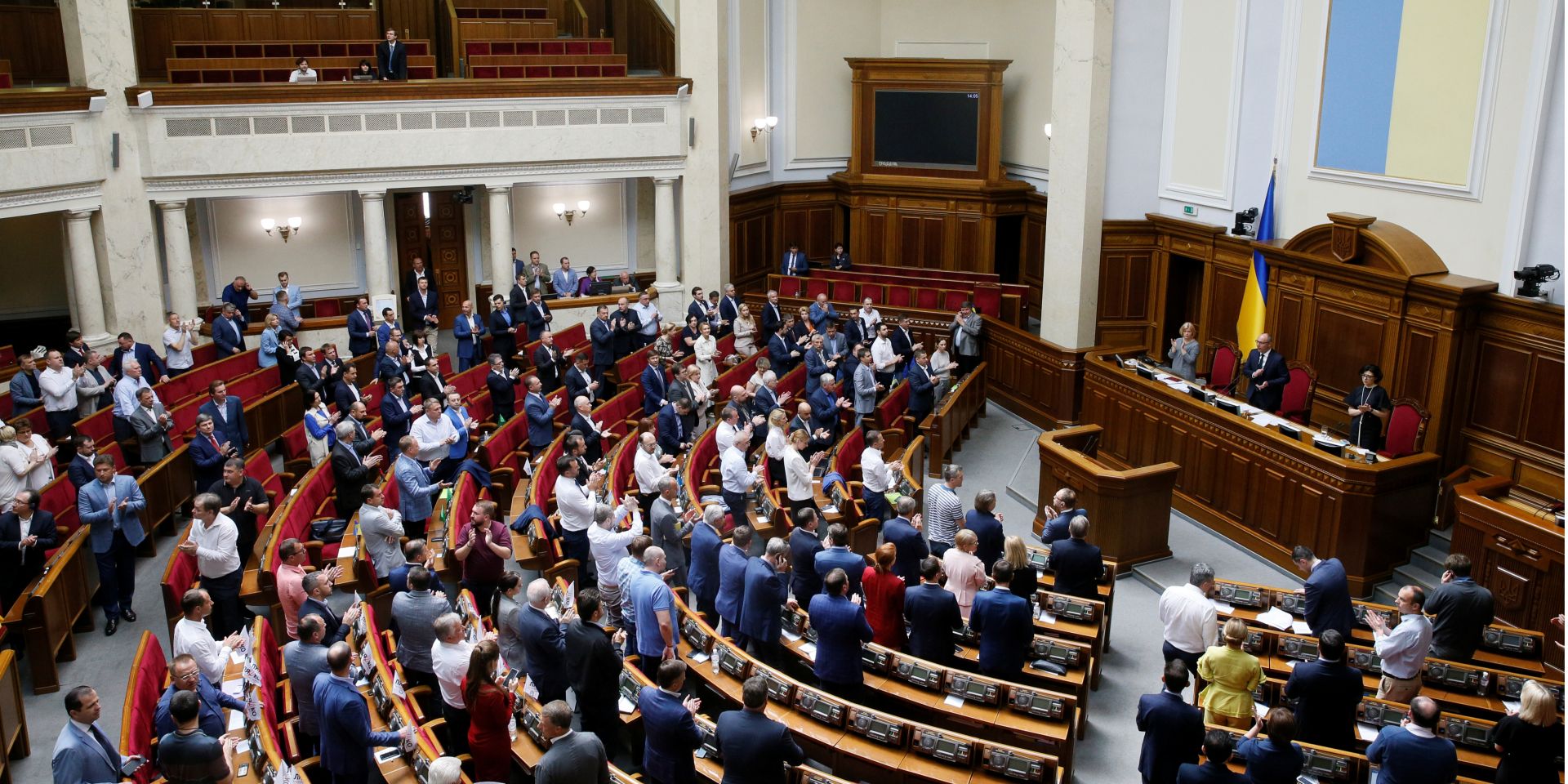 Досрочные выборы назначены на 21 июля (Фото: REUTERS/Valentyn Ogirenko)