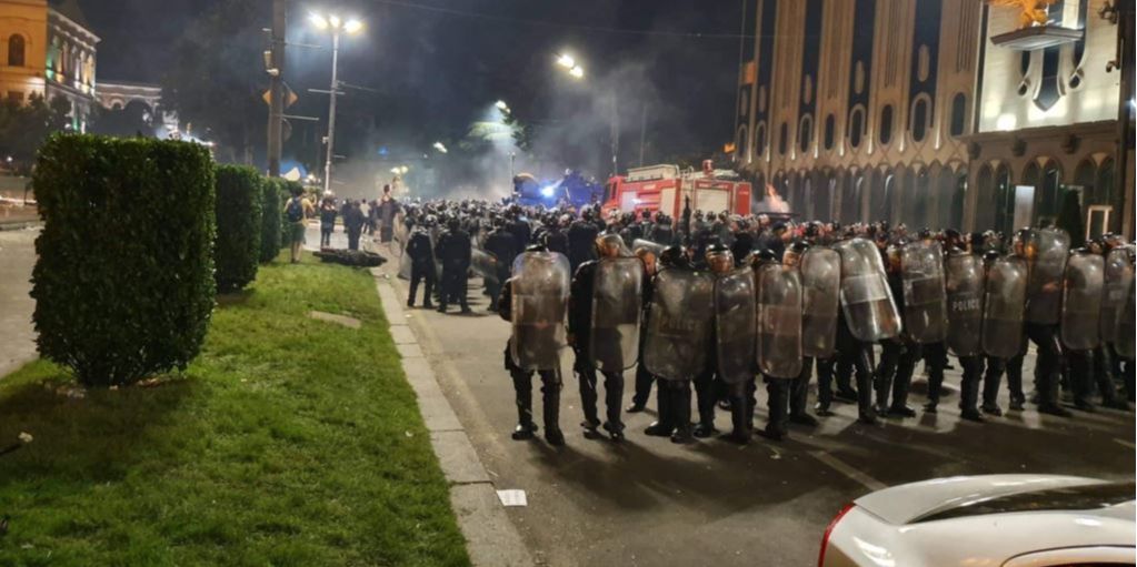 На рассвете завершилась операция по разгону митинга в центре Тбилиси (Фото: ekhokavkaza.com)