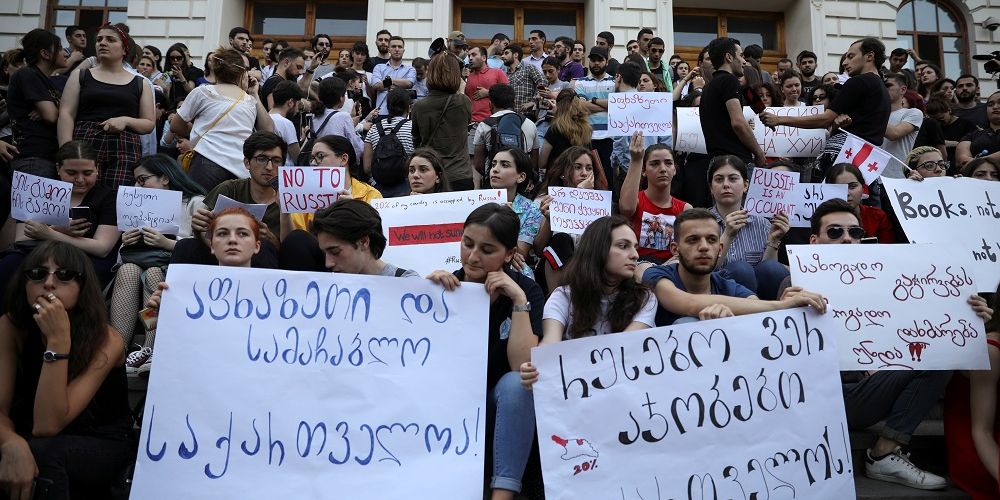 Мітингувальники знову зберуться на акцію протесту (Фото: Marika Kochiashvili / Reuters)