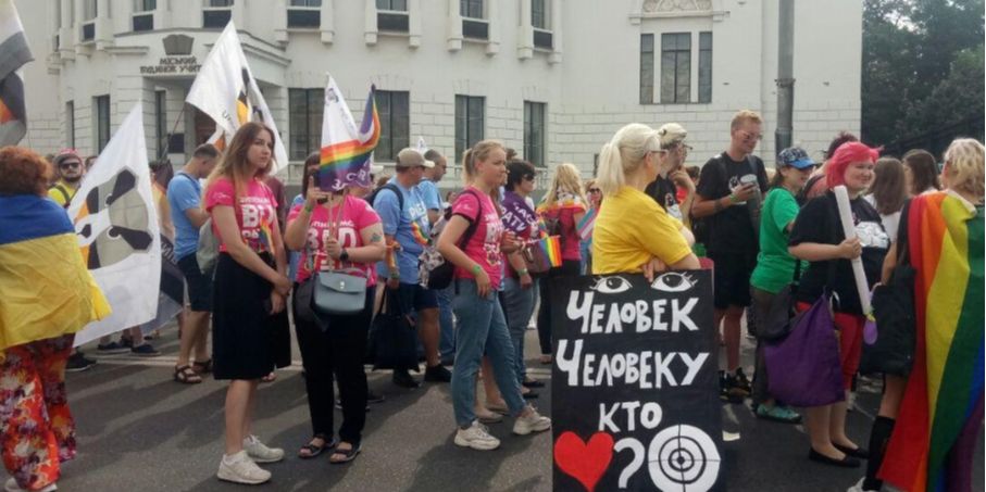 Цель акции — преодолеть дискриминацию в отношении ЛГБТ-сообщества и разрушить мифы о таких людях (Фото: Диана Ковалева / НВ)