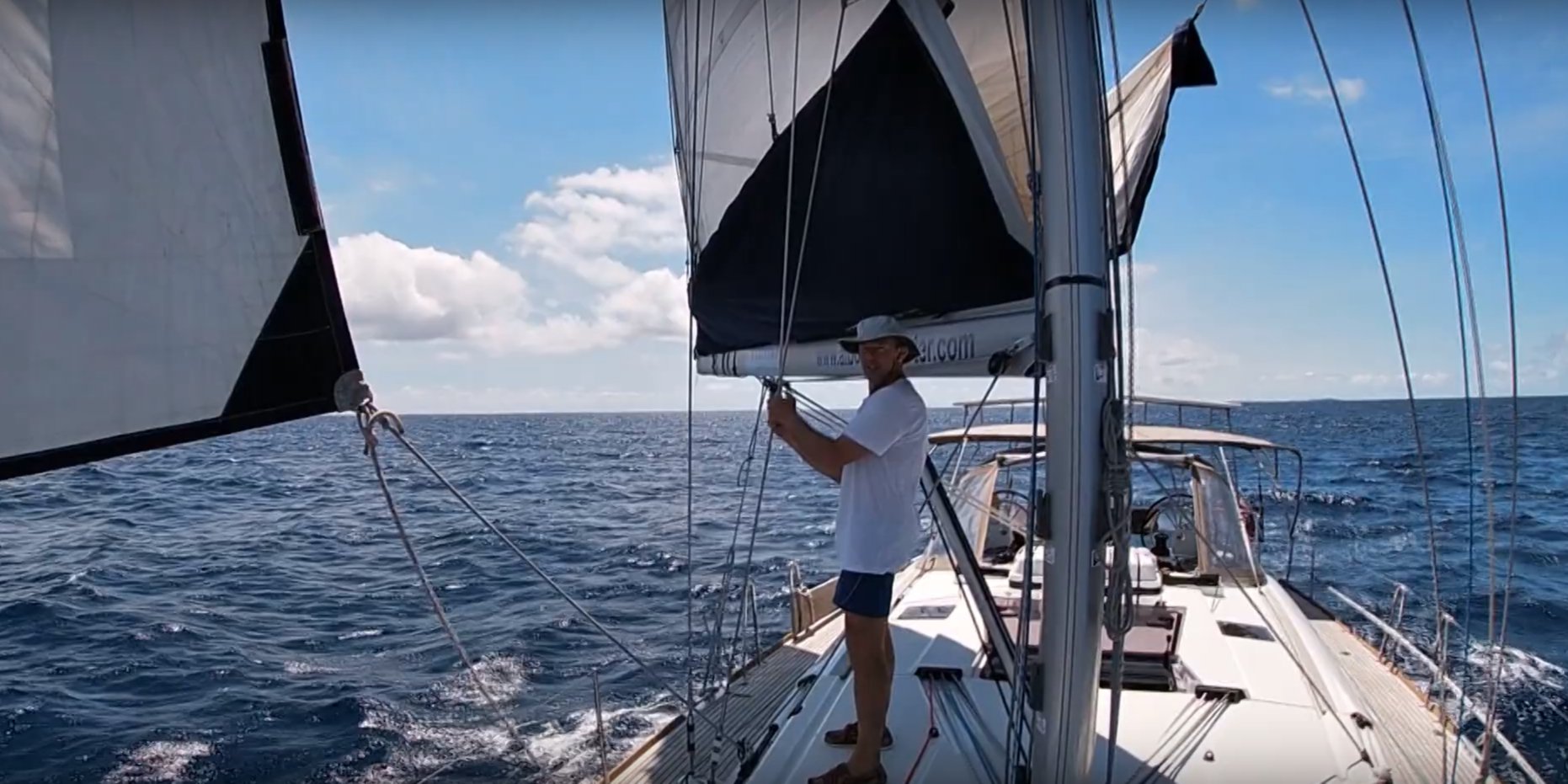 Скріншот відео Marinero | Путешествия на яхте | Яхтенная школа