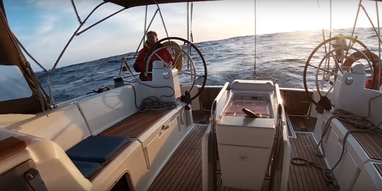 Скріншот відео Marinero | Путешествия на яхте | Яхтенная школа