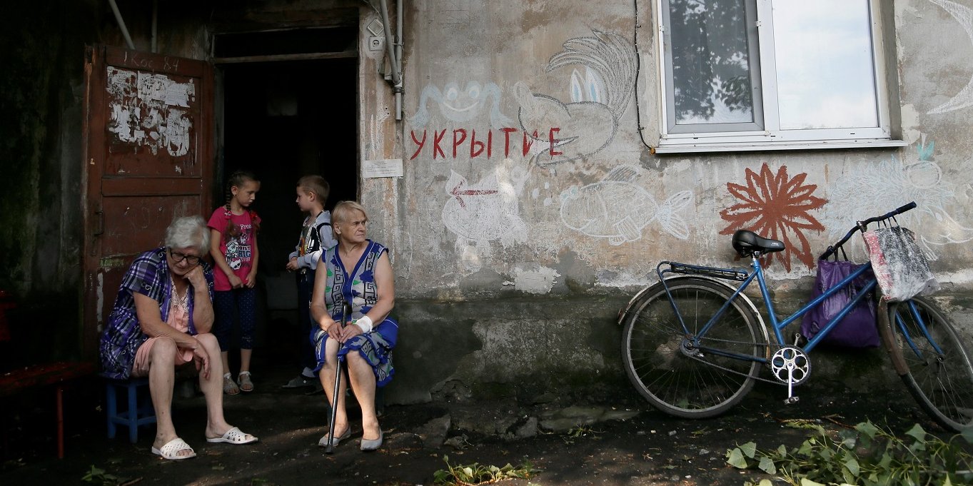 Многоэтажка в пригороде оккупированного Донецка (Фото: REUTERS / Alexander Ermochenko)