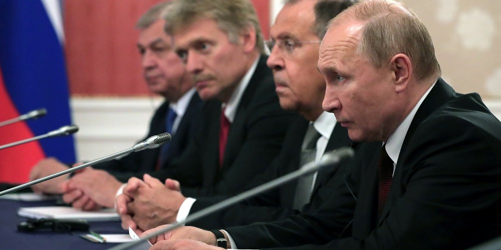 Пєсков підкреслив, що остаточне рішення буде приймати Кабмін і особисто Путін (Фото: Mikhail Klimentyev / Reuters)