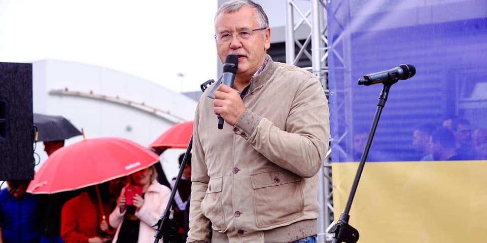 Гриценко звинуватив Смешка в тиску (Фото: Анатолій Гриценко/Facebook)