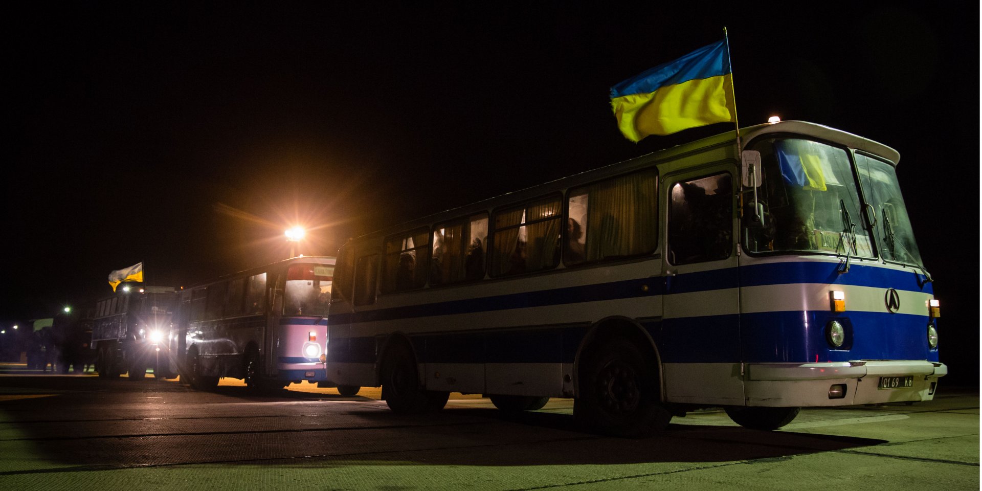 Автобусы с освобожденными из плена украинцами (архивное фото) (Фото: пресс-служба президента)