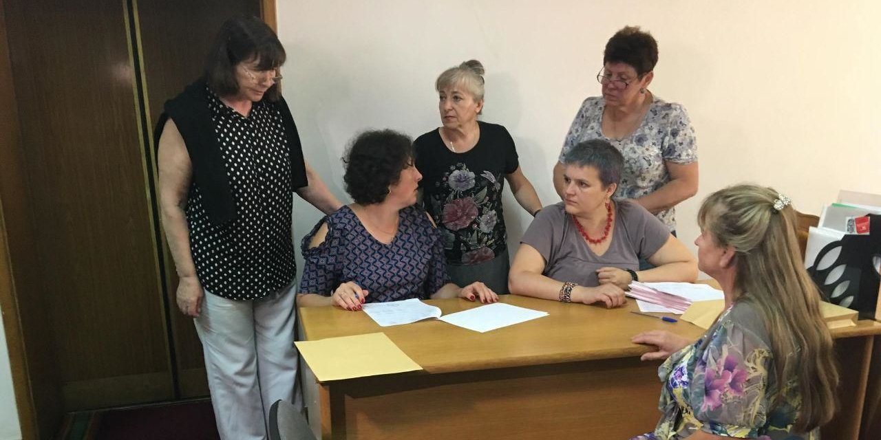 Первые протоколы привезли из Полтавской области (Фото: ТСН)