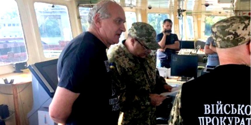 За словами капітана судна, команда не порушувала ні українських, ні російських законів (Фото: Анатолій Матіос / Facebook)