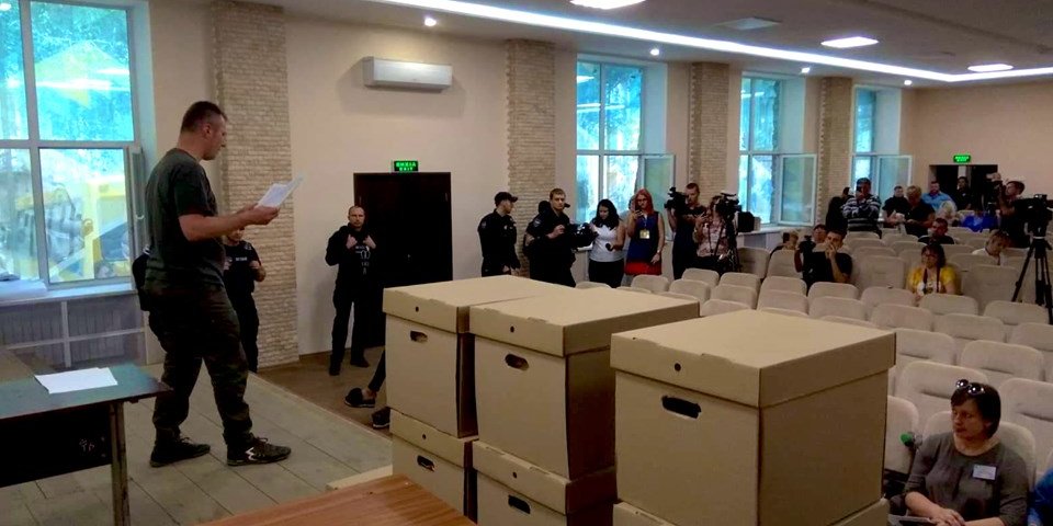 ЦВК самостійно встановлюватиме результати голосування на окрузі № 50. (Фото: ЦВК/Facebook)