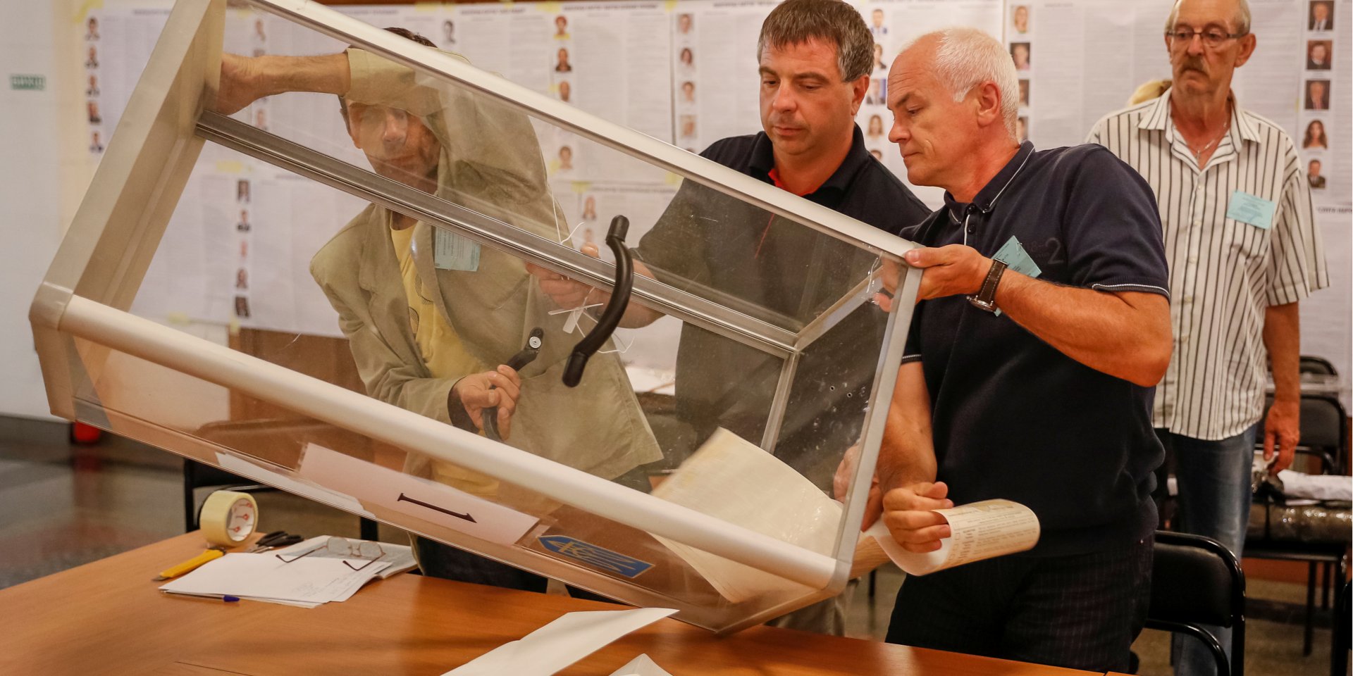 ЦИК пришлось пересчитывать голоса на округе № 50 (Фото: REUTERS/Gleb Garanich)