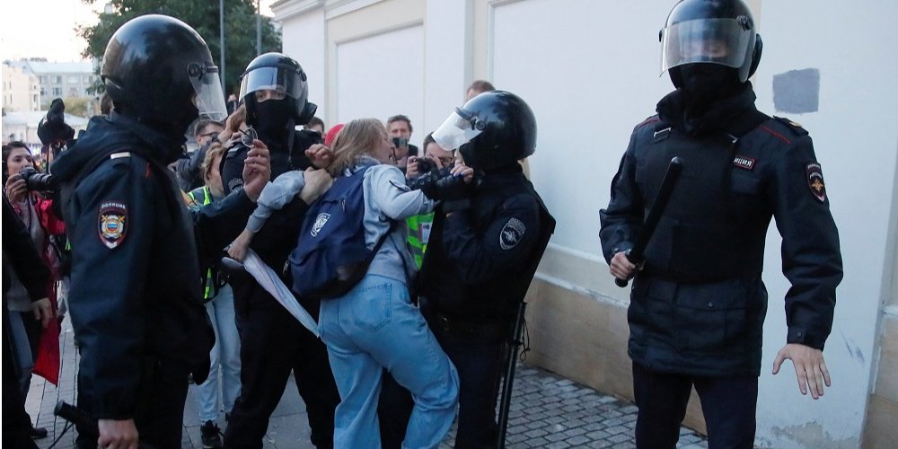 Последняя согласованная акция в Москве закончилась массовыми задержания (Фото: Maxim Shemetov/Reuters)