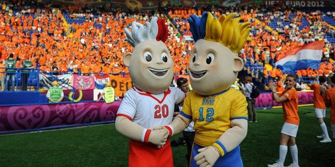 Талисманы Евро-2012 Славек и Славко (Фото: Football.ua)