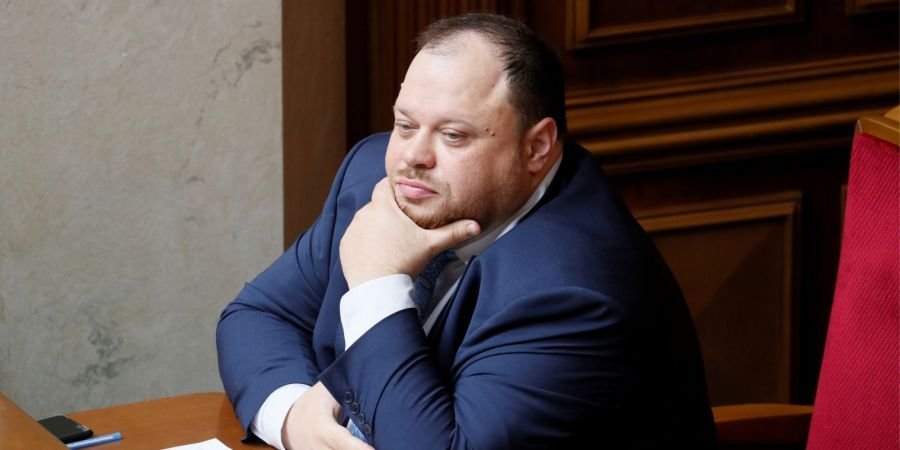Стефанчук заявил, что среди 465 законопроектов есть и изменения в Конституцию (Фото: REUTERS/Valentyn Ogirenko)