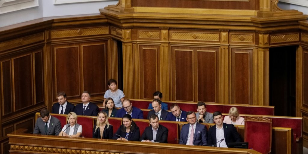 Члени Кабміну залишили урядову ложу (Фото: REUTERS/Gleb Garanich)