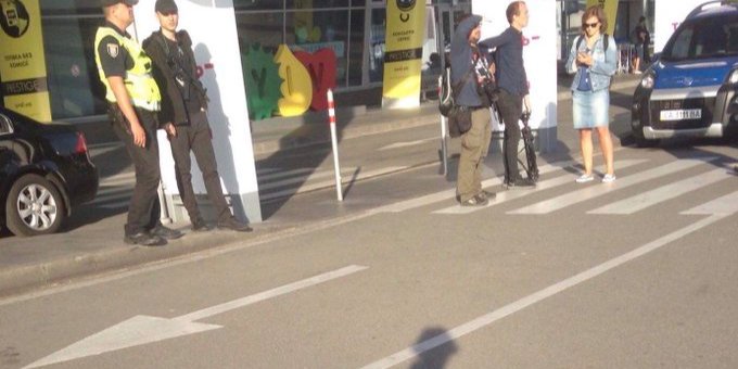 Родные одного из украинских моряков возвращаются домой, не доехав до Киева (Фото: Радио Свобода)