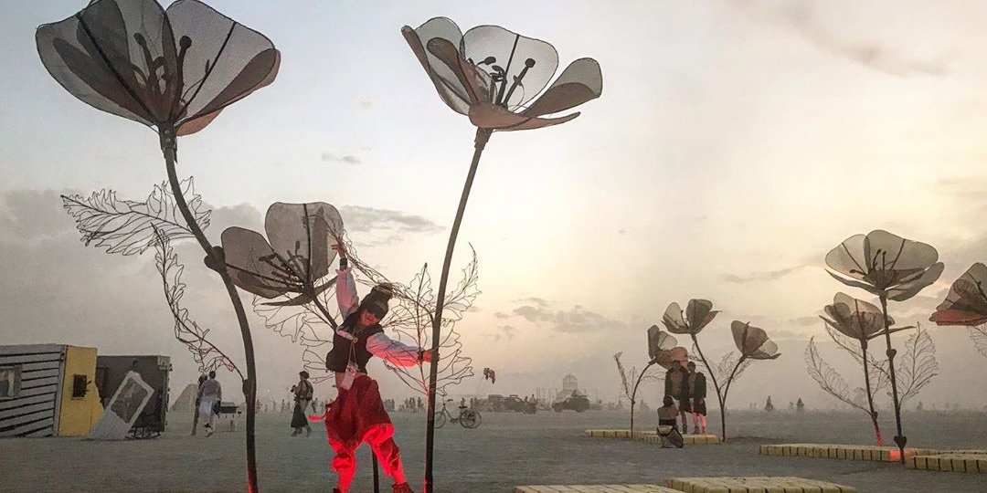 В пустыне Блэк-Рок продолжается фестиваль Burning Man (Фото: @Instagram/Burning Man)