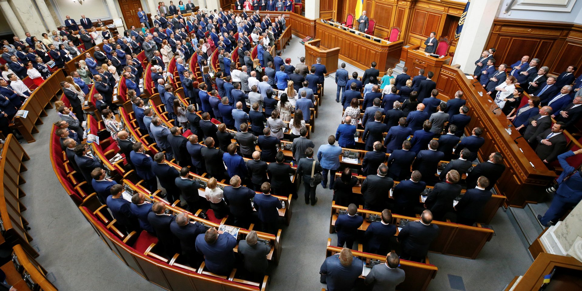 Комітет Ради рекомендує зняти недоторканність з нардепів (Фото: REUTERS / Gleb Garanich)