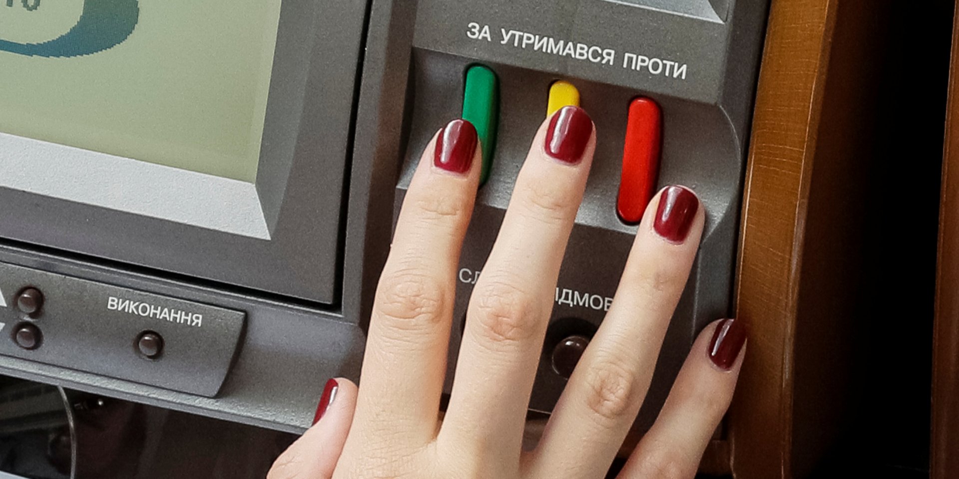 373 нардепи проголосували за скасування недоторканності (Фото: REUTERS/Gleb Garanich)