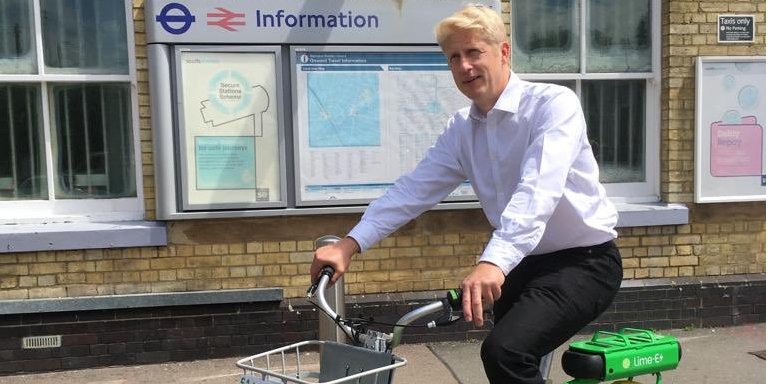 Джо Джонсон доводиться молодшим братом Борису Джонсону (Фото: @ JoJohnsonUK / Twitter)