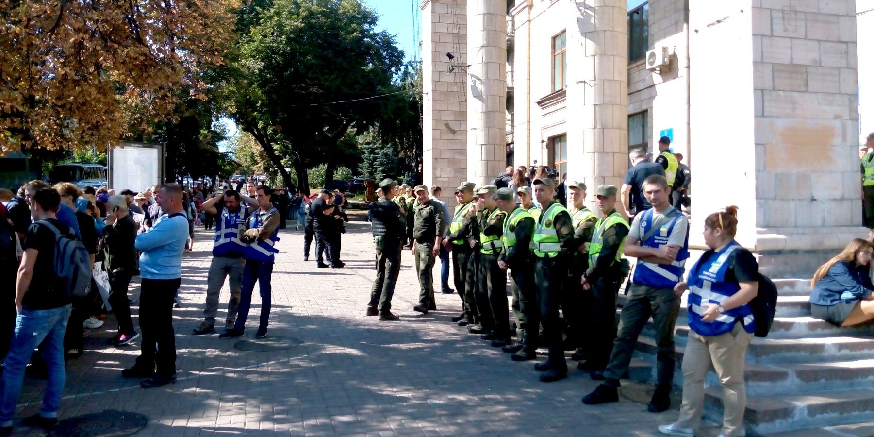Активісти Нацкорпуса влаштували акцію під Апеляційним судом Києва (Фото: REUTERS / Gleb Garanich)