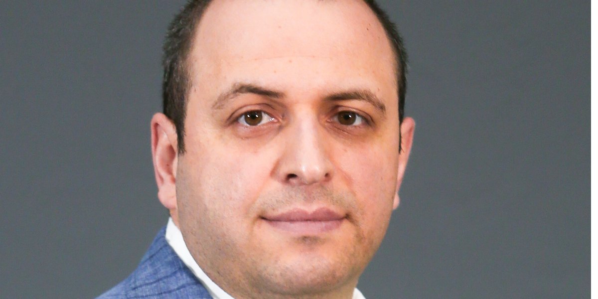 Рустем Умєров був делегатом Курултаю і радником Мустафи Джемілєва (Фото: goloszmin.org)