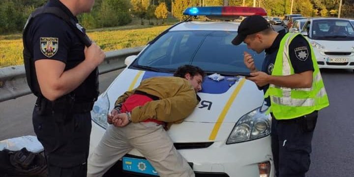 Пассажиры троллейбуса опознали стрелка и вызвали полицию (Фото: Оксана Блищик/Facebook)