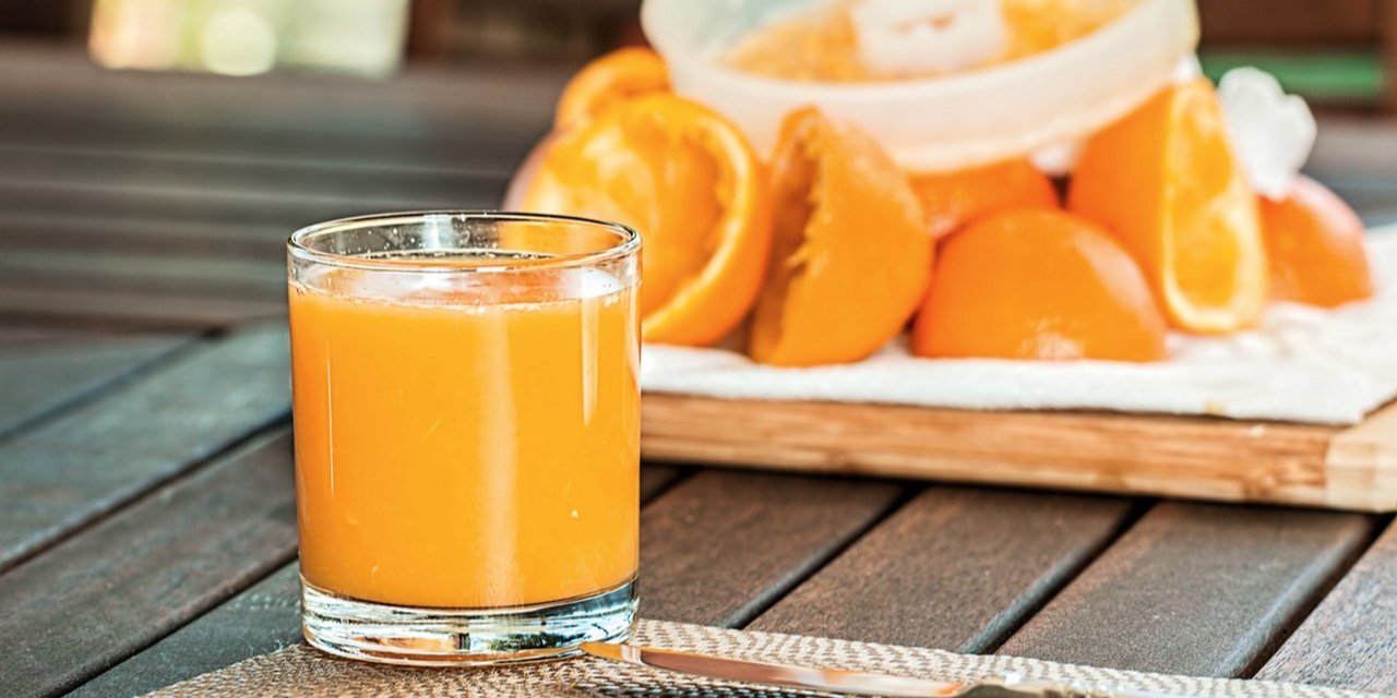 Можно ли детям пить сок и какие соки самые полезные - фото