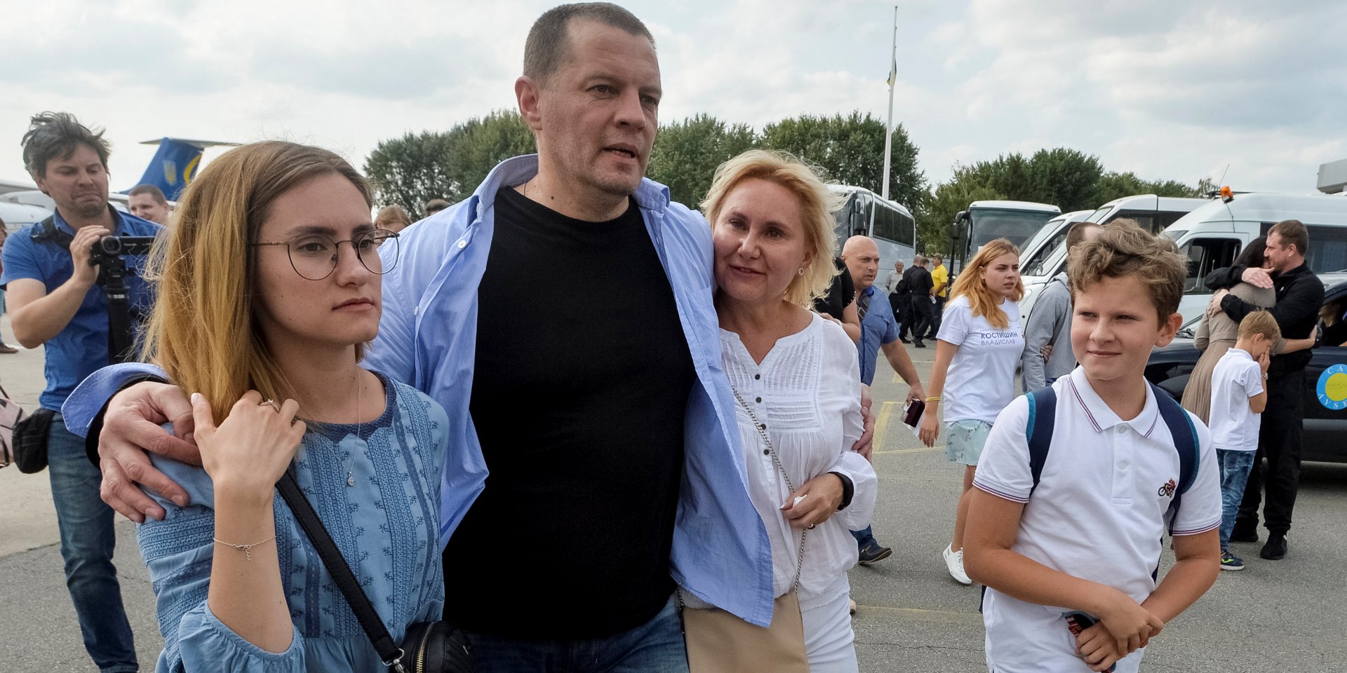 Роман Сущенко з родиною в аеропорту Бориспіль 7 вересня 2019-го (Фото: REUTERS / Oleksandr Klymenko)