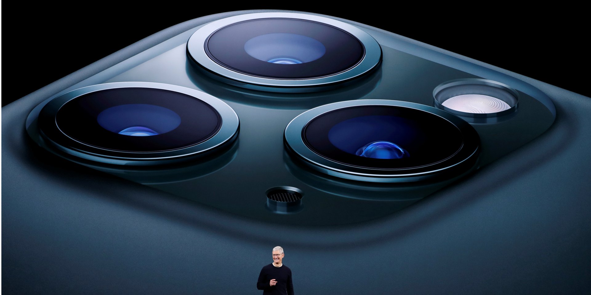 Тим Кук посвятил новым iPhone вторую часть презентации (Фото: REUTERS/Stephen Lam TPX IMAGES OF THE DAY)