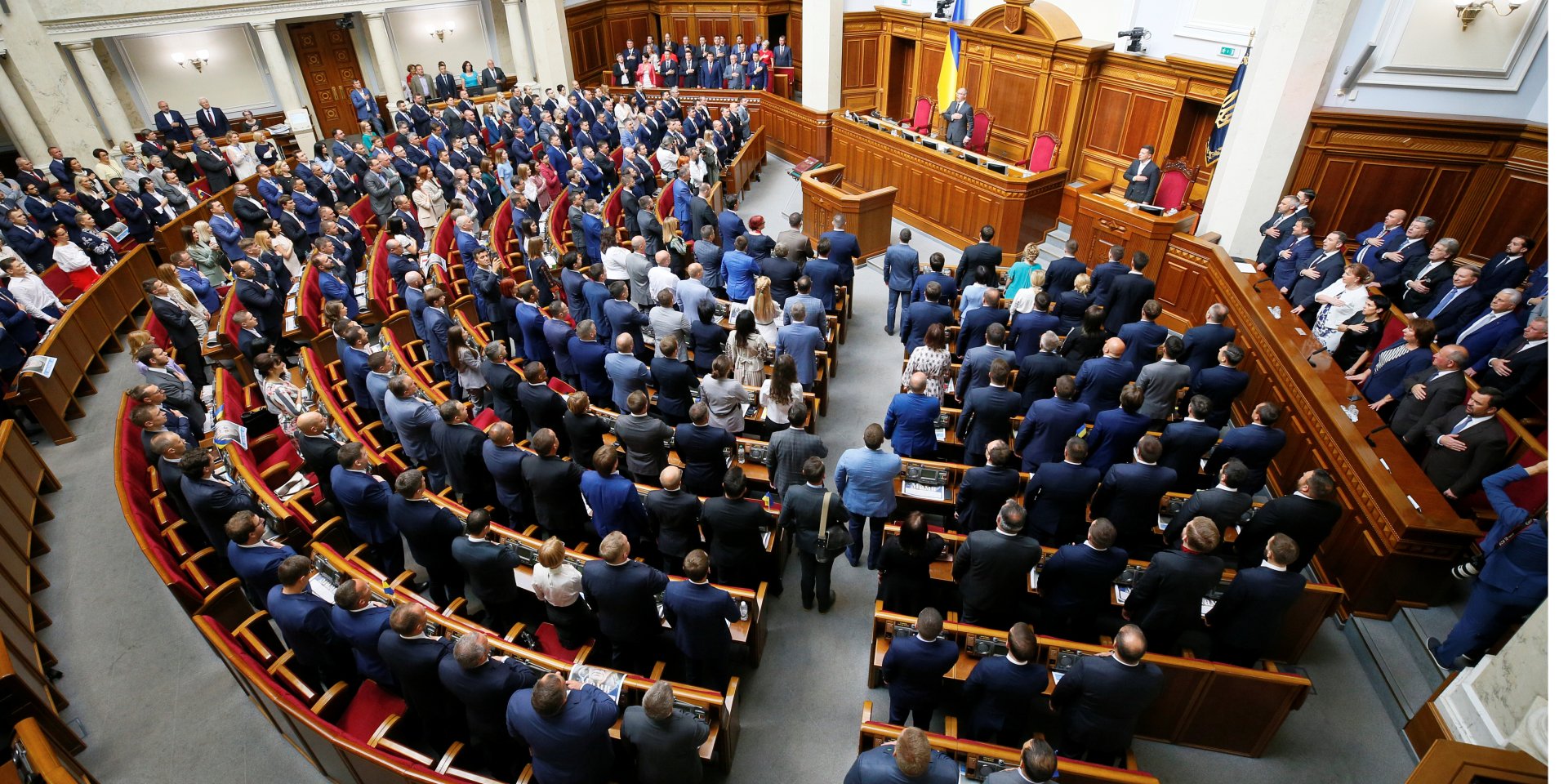У Євросолідарності заявили про «перші дзвіночки закінчення демократії» (Фото: REUTERS/Gleb Garanich)