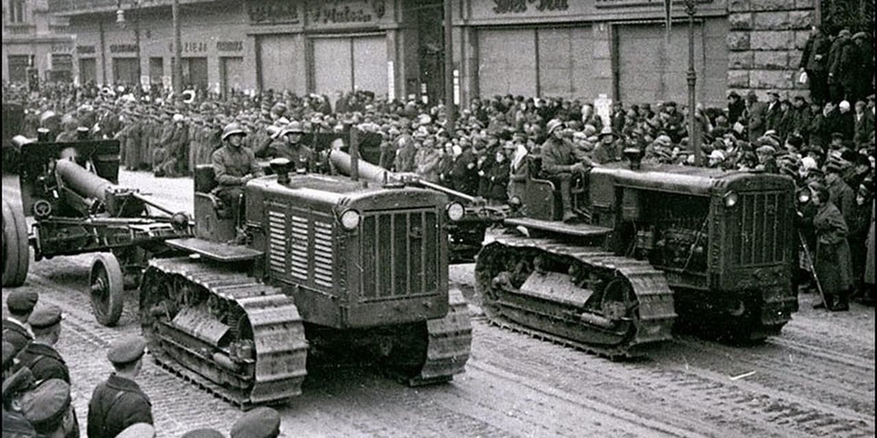 Парад радянських збройних сил у Львові, орієнтовно кінець жовтня 1939 року (Фото: DR)