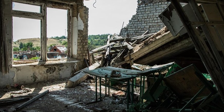 Наслідки обстрілів на Донбасі (Фото: Операція об'єднаних сил via Facebook)